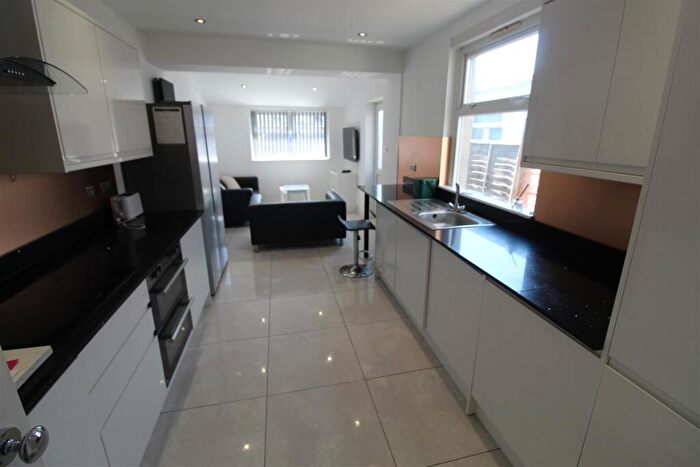 5 Bedroom House To Rent In Dogfield Street, Cathays, Cardiff, CF24