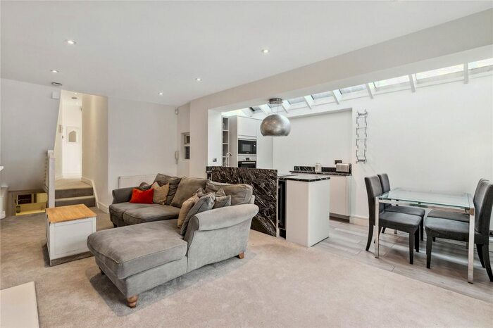 2 Bedroom Flat To Rent In Margravine Gardens, London, W6