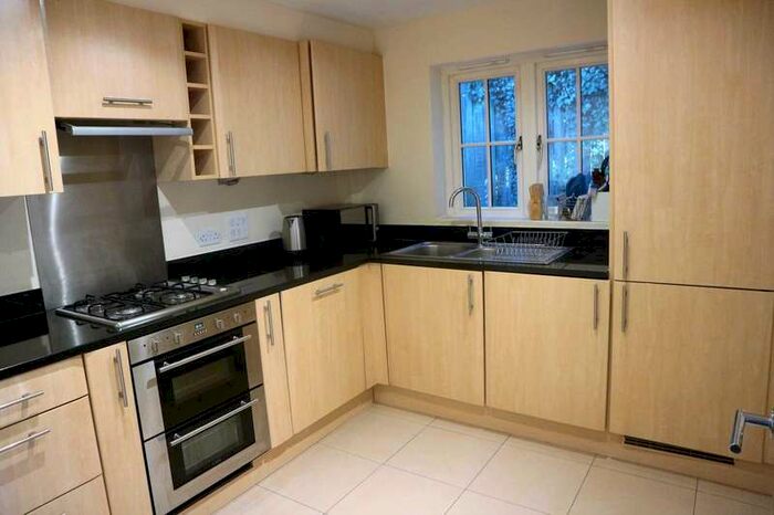 4 Bedroom Town House To Rent In Flagstaff Court, Canterbury, CT1