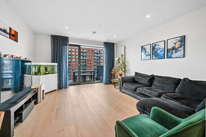 2 Bedroom Apartment For Sale In Banyan Court, Royal Wharf, E16