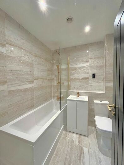 2 Bedroom Flat To Rent In Warstone Lane, Birmingham, West Midlands, B18