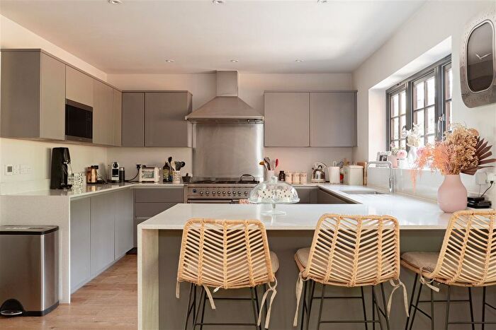 4 Bedroom Detached House For Sale In Roffes Lane, Chaldon, Caterham, CR3