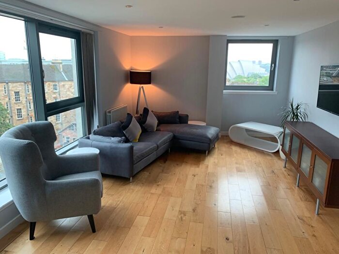 2 Bedroom Flat To Rent In Argyle Street, Glasgow, G3