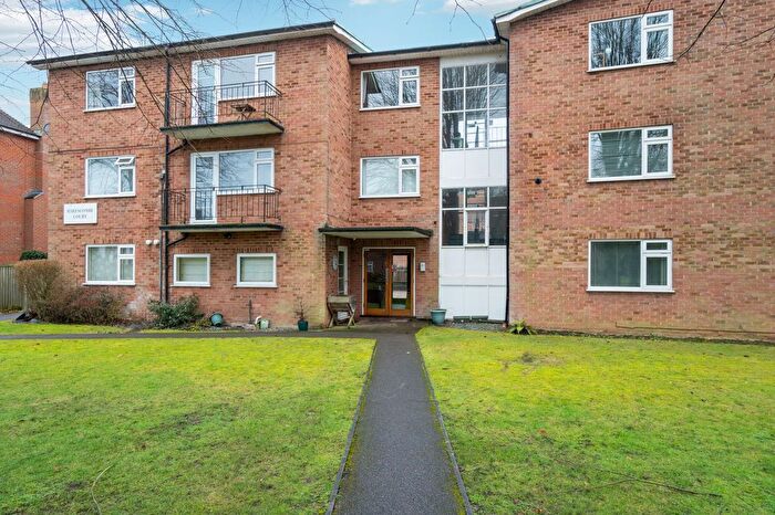 2 Bedroom Flat For Sale In Penn Road, Beaconsfield, HP9