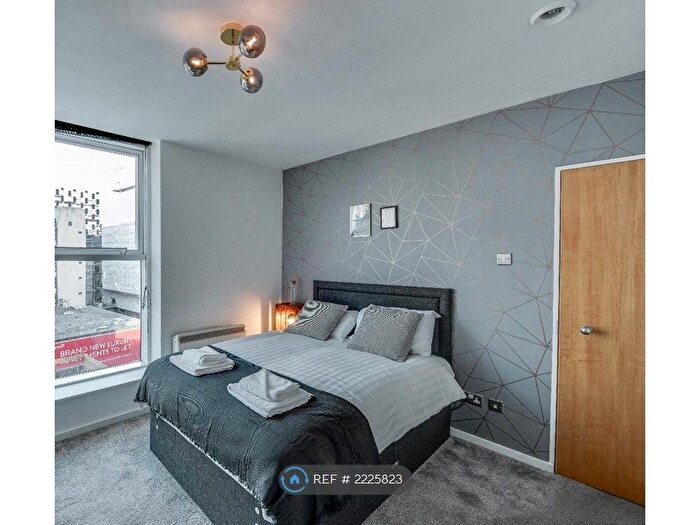 3 Bedroom Flat To Rent In Beetham Plaza, Liverpool, L2