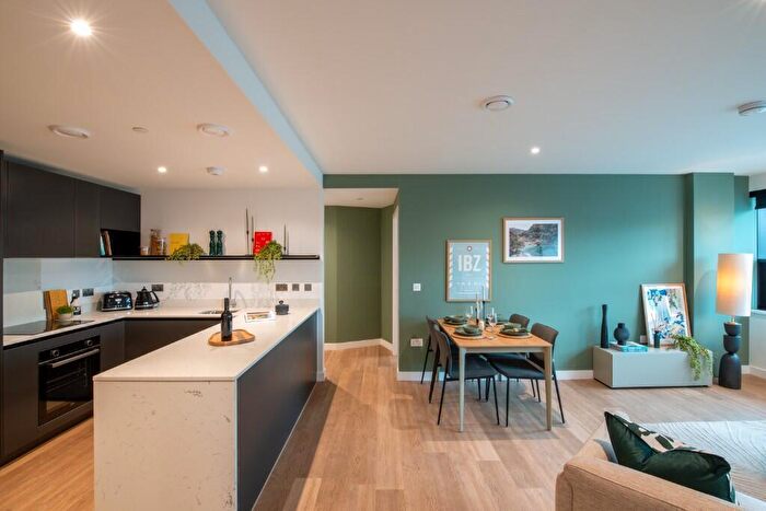 2 Bedroom Apartment To Rent In The Octagon, Birmingham, B3