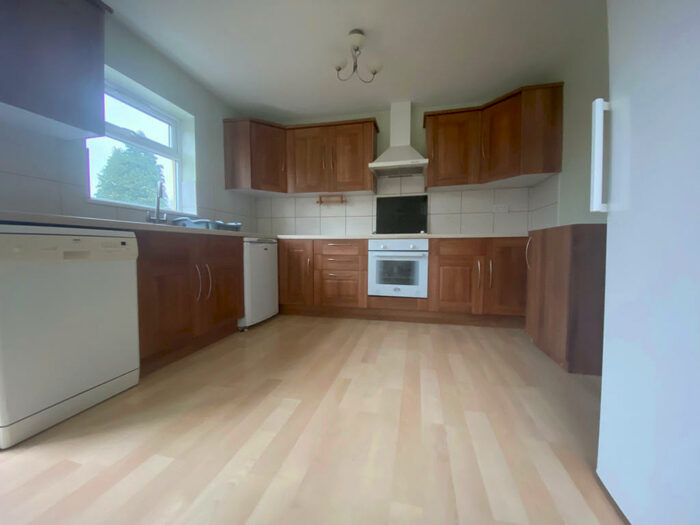 4 Bedroom House To Rent In Bassetts Way, Orpington, BR6