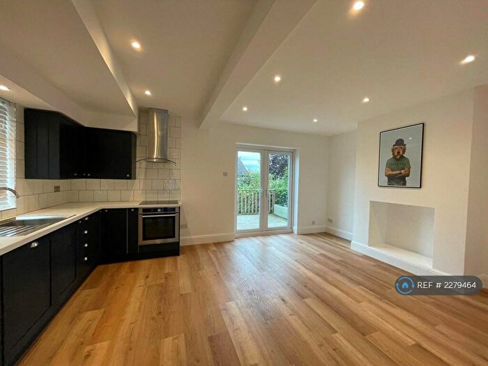 3 Bedroom Semi-Detached House To Rent In Lancastre Avenue, Leeds, LS5