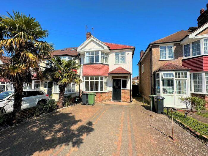 3 Bedroom Semi-Detached House To Rent In Fairford Gardens, Worcester Park, KT4