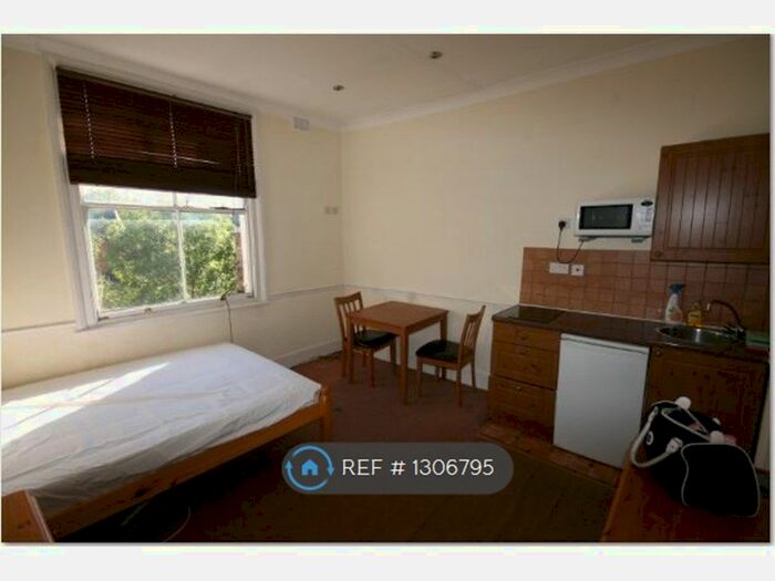 Studio To Rent In Westbourne Park Road, London W11