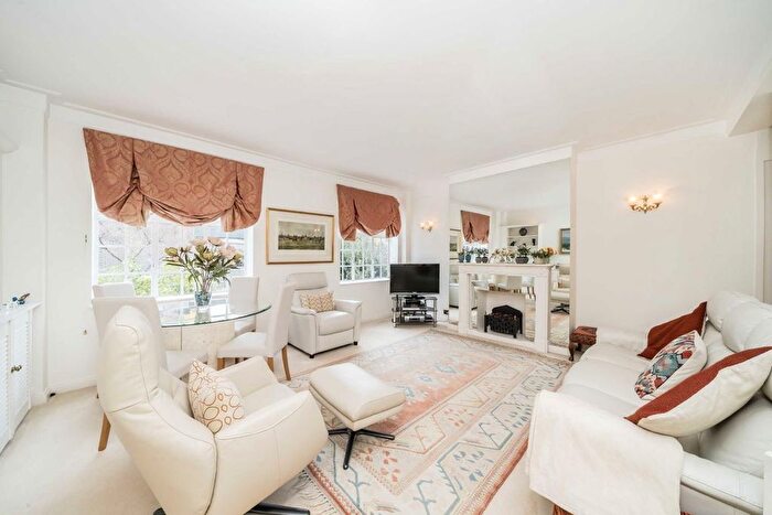 2 Bedroom Flat For Sale In Chelsea Manor Gardens, London, SW3
