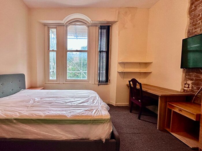 6 Bedroom Terraced House To Rent In Walter Road, Swansea, SA1