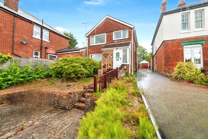 3 Bedroom Detached House For Sale In Manor Farm Road, Southampton, Hampshire, SO18