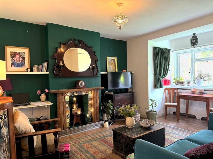 2 Bedroom Flat To Rent In Rye Hill Estate, Peckham Rye, SE15