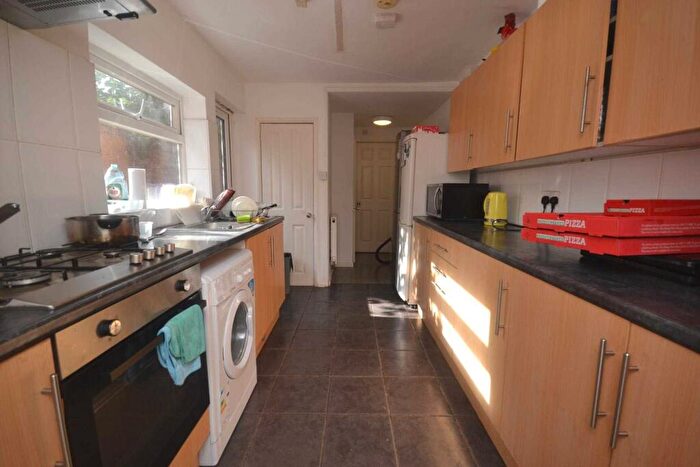 6 Bedroom Terraced House To Rent In Donnington Gardens, Reading, RG1