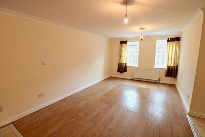 Apartment To Rent In A Green Lane, Ilford, Essex, IG3