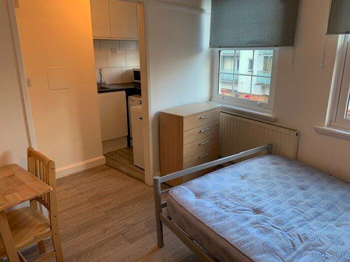 Studio To Rent In New Parade, High Street, Yiewsley, West Drayton, UB7