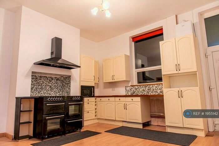 4 Bedroom Terraced House To Rent In Maddocks Street, Shipley, BD18