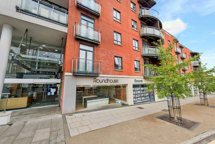 2 Bedroom Flat To Rent In Trinity Gate, Guildford, Surrey, GU1