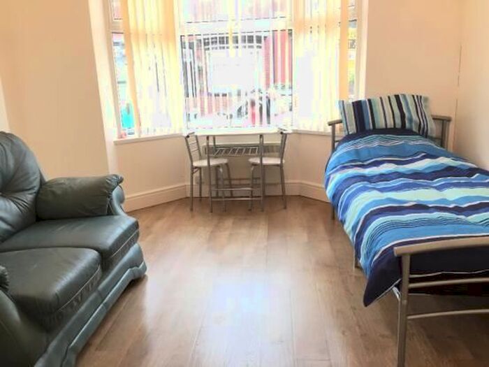 1 Bedroom Flat To Rent In Flat A, Broxholme Lane, Doncaster, DN1