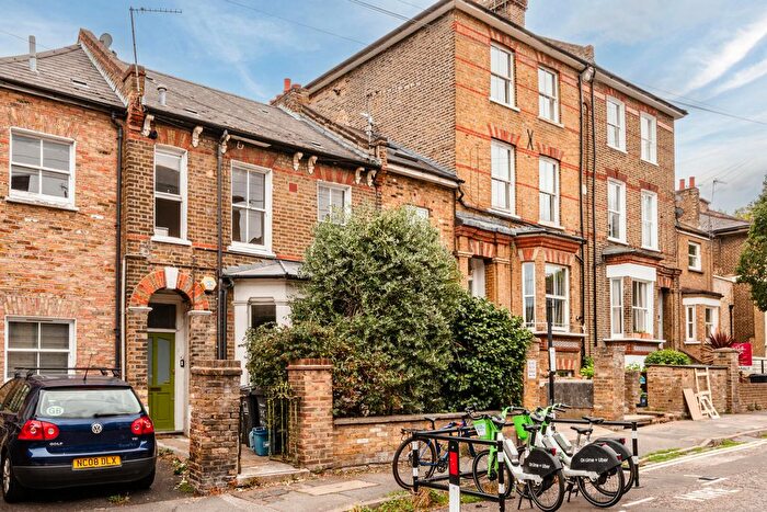 1 Bedroom Flat To Rent In Brookfield Road, London, E9