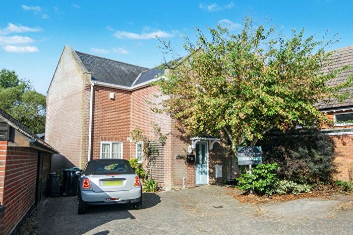 2 Bedroom Detached House For Sale In High Street, Milford On Sea, SO41