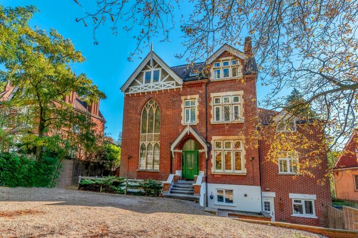 2 Bedroom Flat To Rent In Auckland Road, Crystal Palace, London, SE19