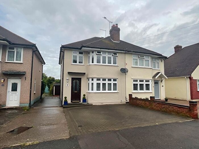 3 Bedroom Semi-Detached House For Sale In Elm Park, Hornchurch, RM12