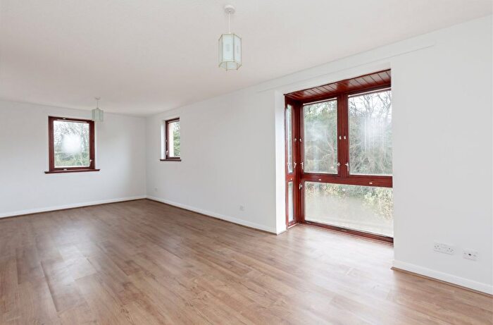 2 Bedroom Flat To Rent In Warriston Road, Edinburgh, EH7