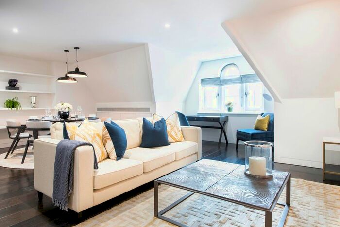 2 Bedroom Flat To Rent In Duke Street, London, W1K