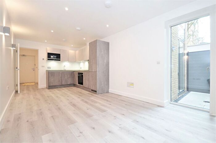 3 Bedroom Block Of Flats To Rent In Winchester Street, London, W3