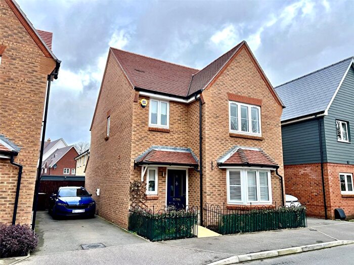 3 Bedroom Detached House For Sale In Colyer Way, Ash, Aldershot, Surrey, GU12