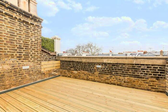 2 Bedroom Flat To Rent In Clarendon Road, Clarendon Cross, London, W11