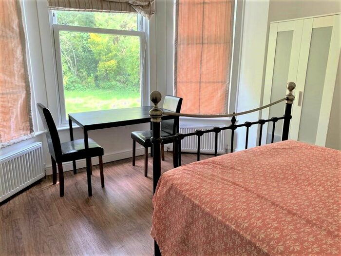 Studio To Rent In Spencer Road, London, CR2