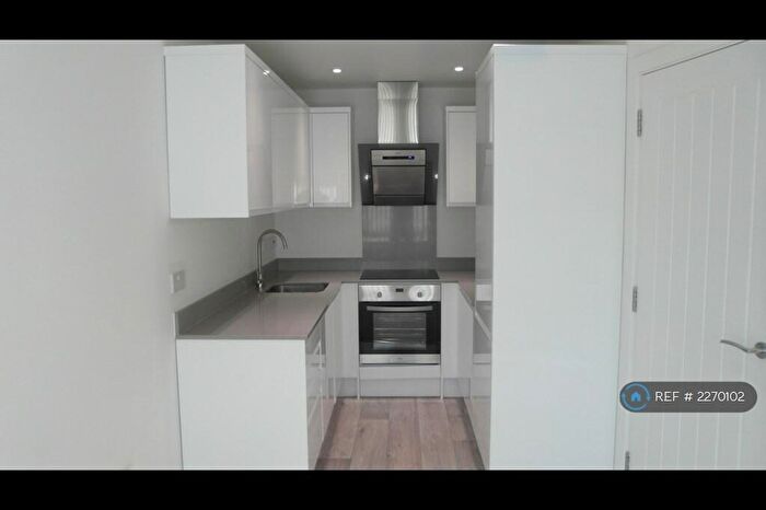 1 Bedroom Flat To Rent In Stroud House, Hook, RG27