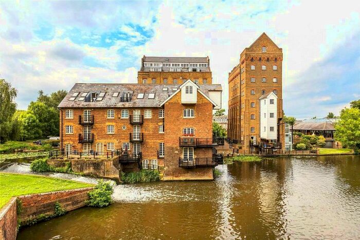 2 Bedroom Flat To Rent In Addlestone, KT15