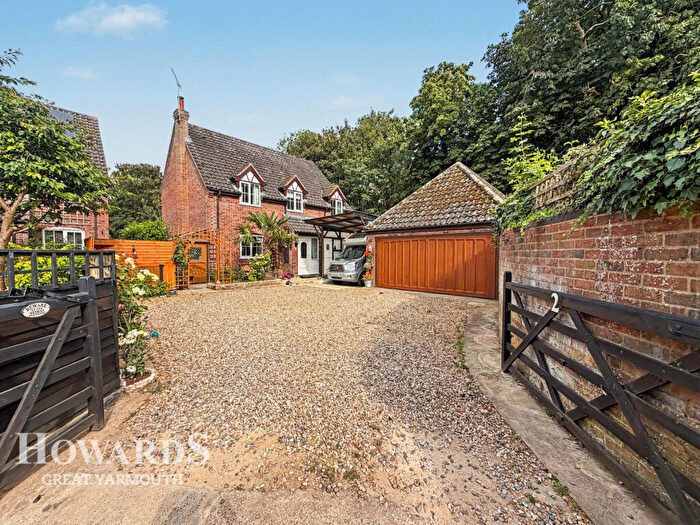 4 Bedroom Detached House For Sale In Kestrel Court, Reedham, NR13