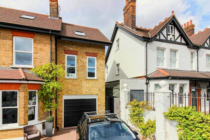 1 Bedroom Flat To Rent In Fairview Road, Chigwell, IG7