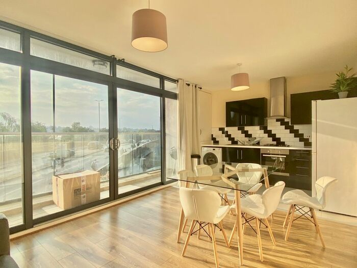 2 Bedroom Flat To Rent In Caxton Road, London, SW19