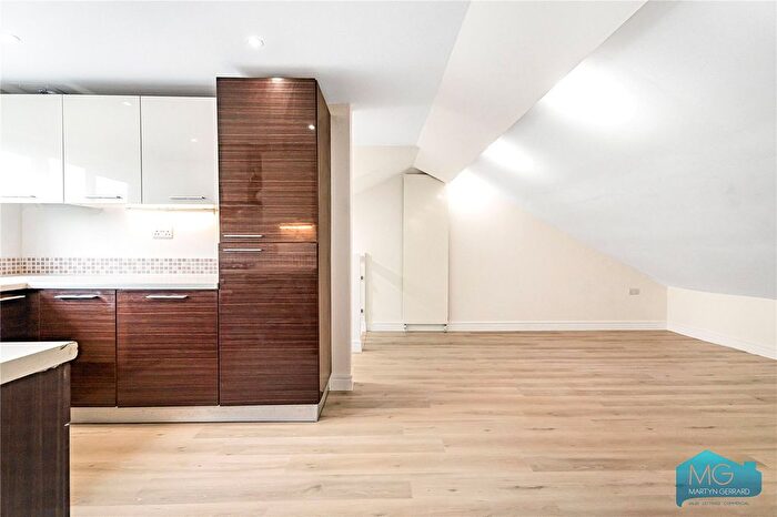 3 Bedroom Flat For Sale In Ashley Road, Crouch End Baorders, London, N19