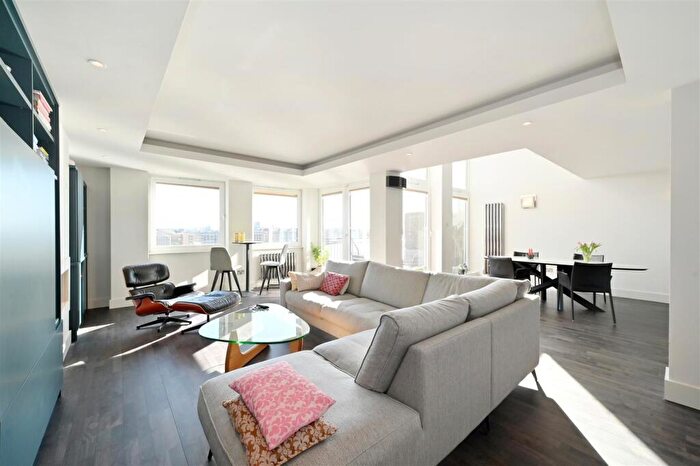 3 Bedroom Apartment To Rent In Keepier Wharf, Limehouse, E14