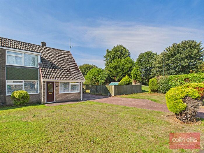 2 Bedroom Semi-Detached Bungalow For Sale In Byward Drive, Scarborough, YO12