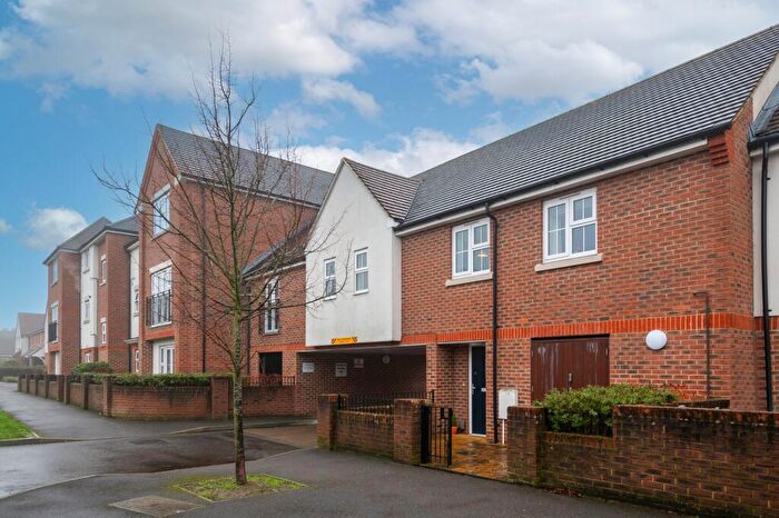 2 Bedroom Flat For Sale In Field Oaks Way, Merstham, RH1