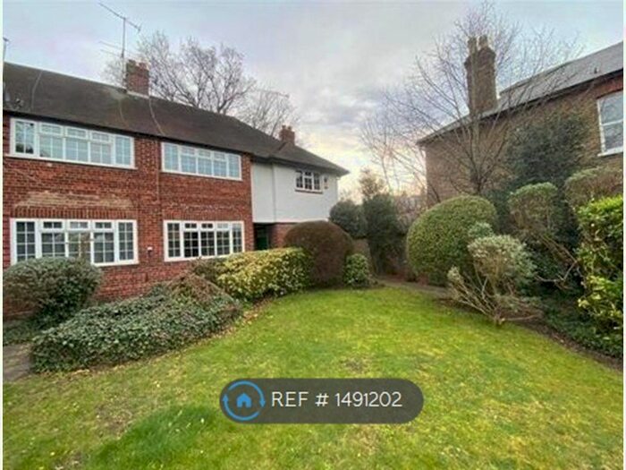 2 Bedroom Flat To Rent In Kingston Upon Thames, Kingston Upon Thames, KT2