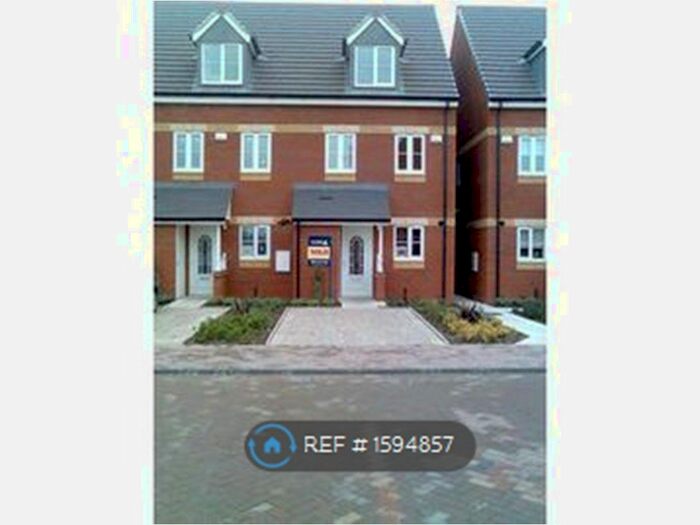3 Bedroom Semi-Detached House To Rent In Buttermere Close, Hull, HU4