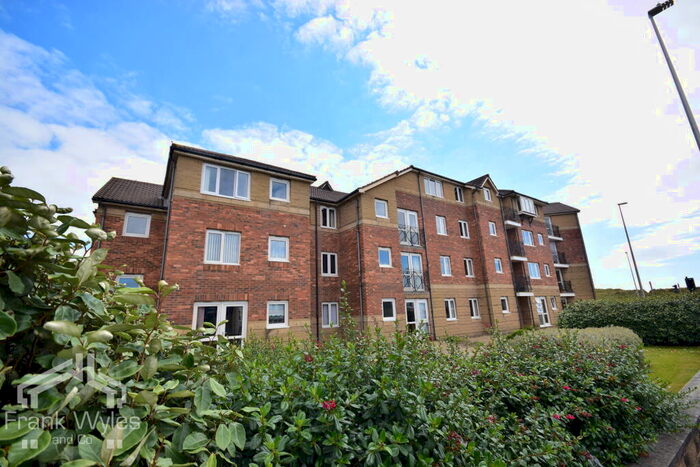 1 Bedroom Flat For Sale In Clifton Drive North, Lytham St Annes, Lancashire, FY8