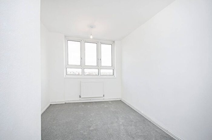 3 Bedroom Flat To Rent In Cazenove Road, Stoke Newington, London, N16