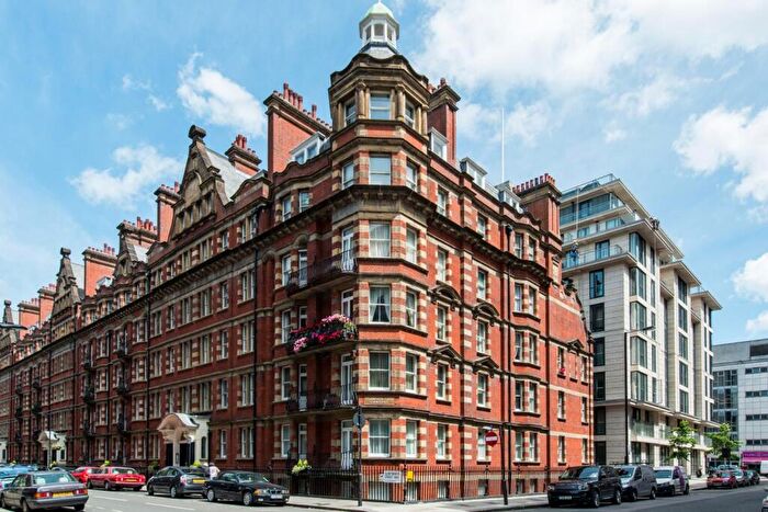 2 Bedroom Flat To Rent In Clarence Gate Gardens, Glentworth Street, London, NW1