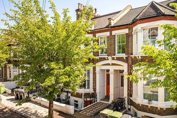 3 Bedroom Maisonette For Sale In Pendrell Road, Brockley, SE4