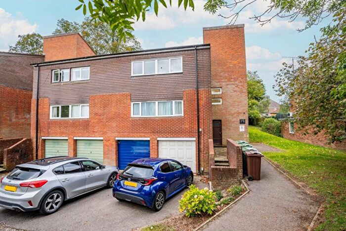 2 Bedroom Maisonette To Rent In Hickling Way, Harpenden, Hertfordshire, AL5